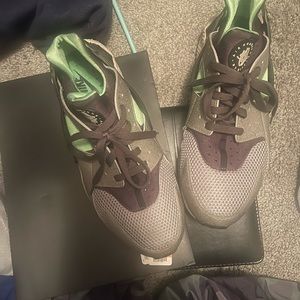 Nike Huarache grey and green